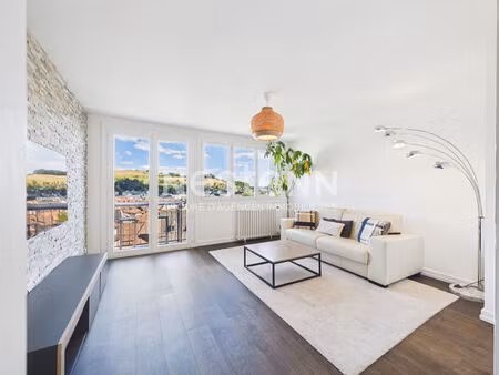 aurillac centre-ville  à vendre appartement 3 pièces  rénové  avec balcon sans vis à vis  