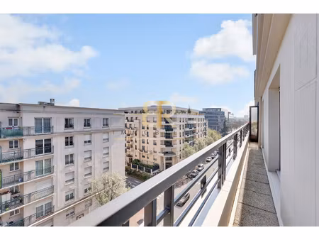 3 pièces 52 m2 dernier étage ascenseur balcon filant c