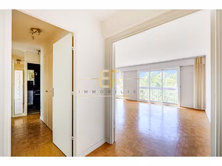 appartement traversant de 3 pièces avec balcon  ascenseur et