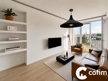 tarbes – t3 entièrement rénové avec balcon et vue sur les p