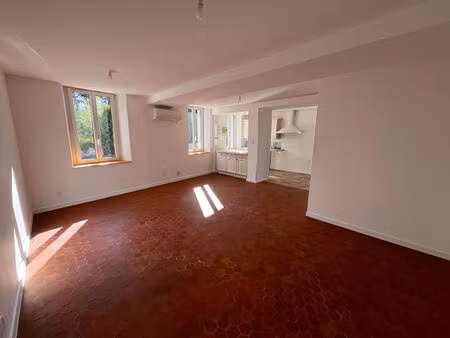 location maison 3 pièces  77.51m²  mur
