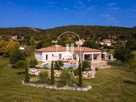 villa contemporaine de plain-pied à vendre à saint-privat-des-vieux
