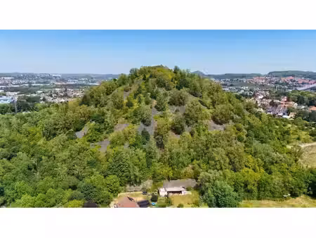 à découvrir : propriété atypique de ±10 hectares