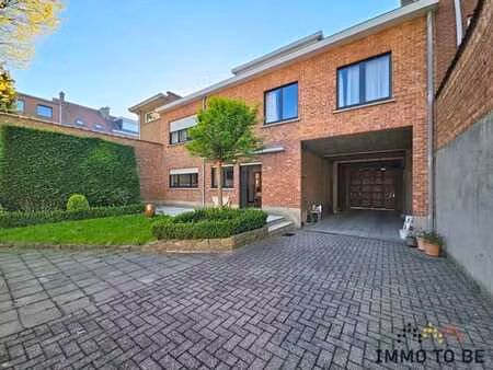 grand duplex avec jardin et potentiel d’aménagement