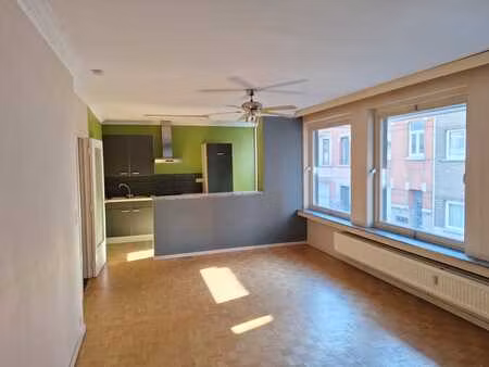 appartement 2 ch. avec parking-cave-terrasse