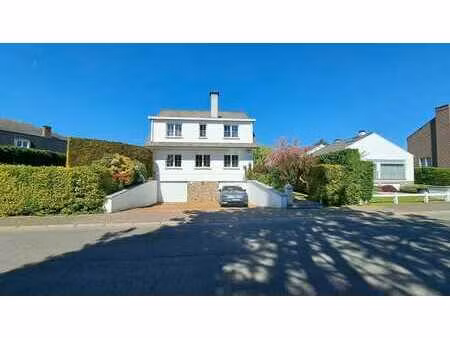 villa de style classique dans le quartier versaille au calme