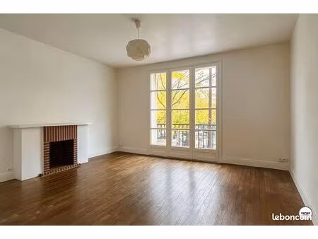 appartement 2 pièces 55 m² centre ville - face collégiale