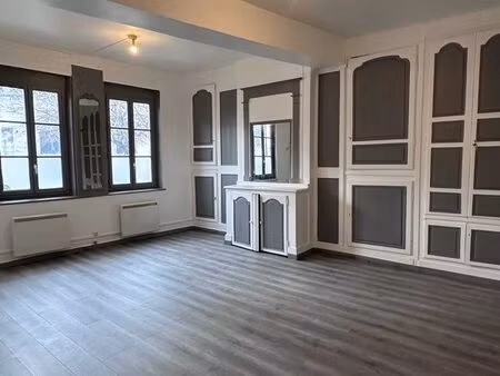 studio 40 m2 entièrement rénové  hyper centre auxerre- lumineux