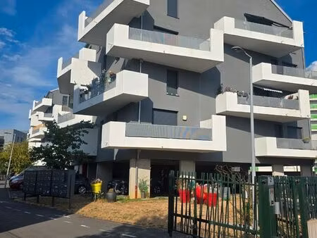 a louer - superbe f2 avec balcon dans résidence récente et sécurisée