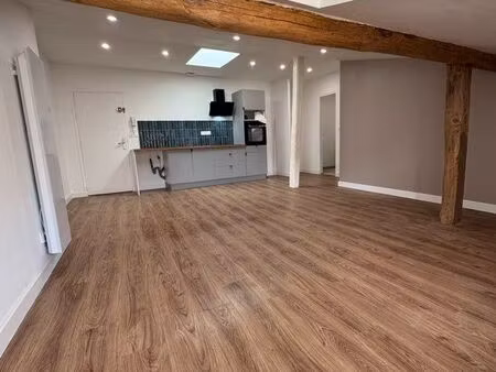 appartement t2 rénové à neuf – centre de vivonne