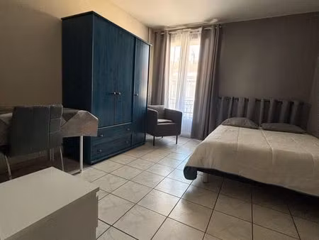 location studio meublé