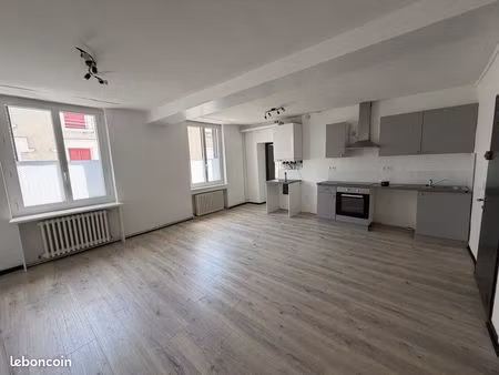 t3 rénové 60 m² – 2 chambres– centre chazelles-sur-lyon – 550 cc