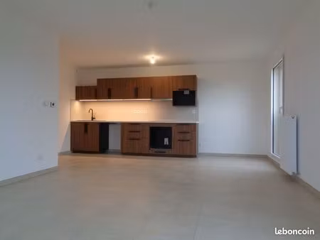 genas appartement 4 pièces + 2 stationnements