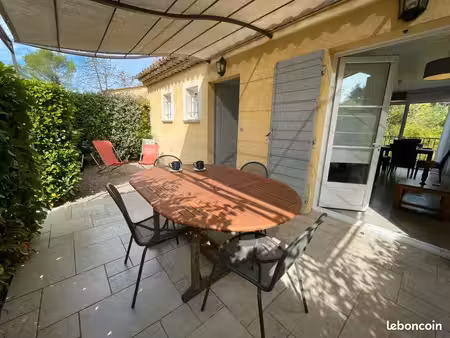 montauroux loue f2 disponible du 03/11/2026 au 30/04/2027