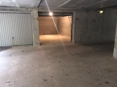 location grand garage rare