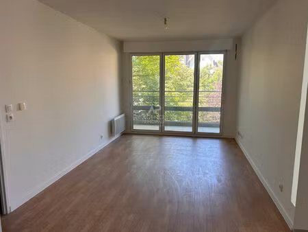 appartement maisons-laffitte 3 pièce(s) 38.29 - hyper centre - marché - terrasse-parking s