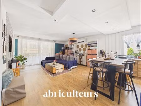 appartement t3 avec balcon au cœur du centre-ville de salon-de-provence
