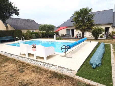 maison 122 m² 4 chambres avec sa piscine .