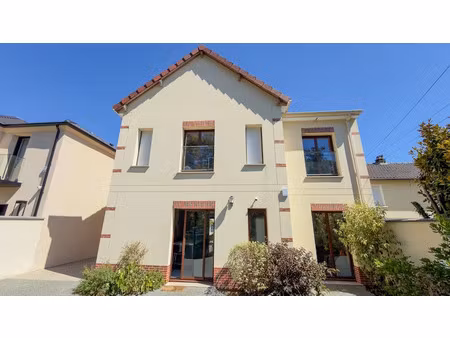 location maison 7 pièces 232 m² à brunoy (91800)  3 300 €