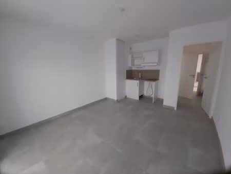 location appartement 1 pièce 24.05 m² à nimes (30000)  410 €
