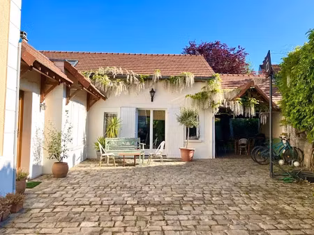 location meublée maison 8 pièces 220.51 m² à croissy-sur-seine (78290)  5 500 €