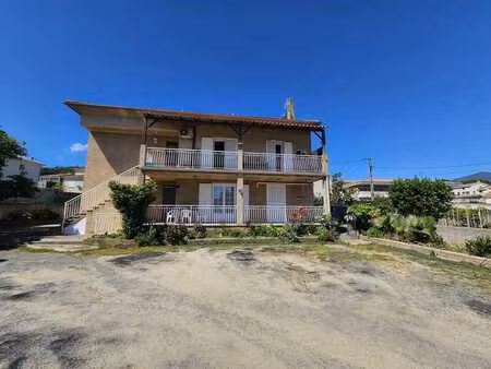 a vendre maison de 300 m2 divisées en 4 habitations  terrain 1395 m2  garage et terrain co