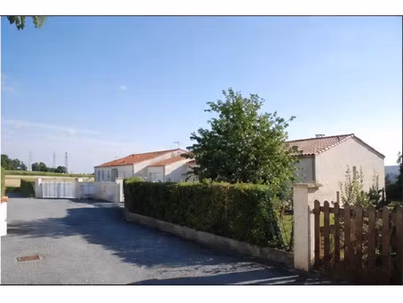 location maison 4 pièces 98.42 m² à saintes (17100)  901 €