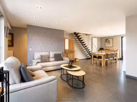 te koop  ruim  lichtrijk 2-slaapkamerappartement met 2 te...