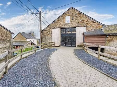 loft de 186 m² rénové sur les hauteurs de la roche