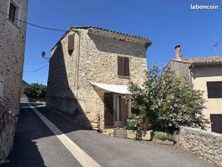 grande maison de village avec garages et caves