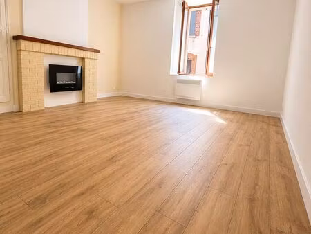 appartement 48 m2 rdc rénové centre ville avec cour privative