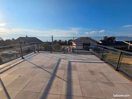 studio meublé neuf avec terrasse de 36 m² et vue panoramique sur le lac léman