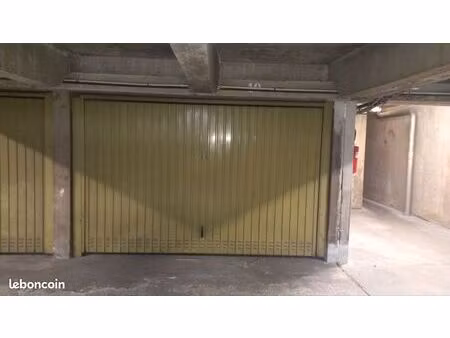 garage parking secteur manufacture/ fac de lettres