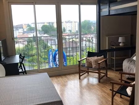 studio meublé 28 m² – billère / pau – parking – ascenseur – proche facs – 495 cc