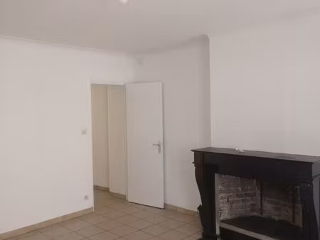 loue f2 rez de chaussée avec jardin