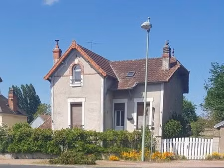 a louer  maison individuelle  non meublée  pour résidence principale ou secondaire  proche