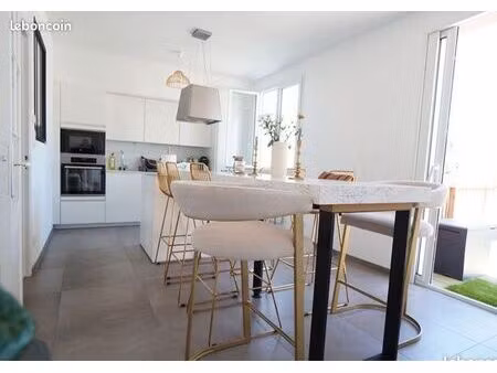 grande maison 3 chambres + 1 avec 2 studios indépendants