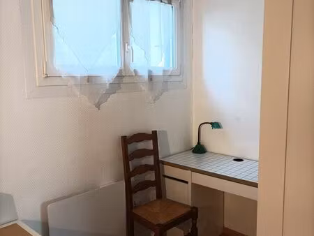 chambre meublée