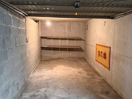 garage fermé 13m² a louer