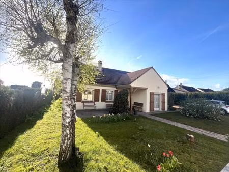 maison de plain pieds 3 chambres - grand garage et jardin au calme