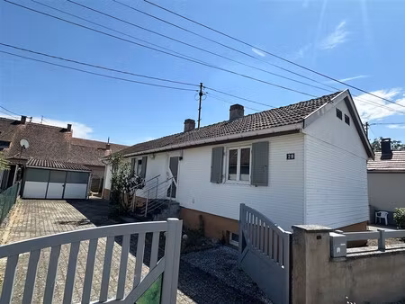 charmante maison avec dépendance et double garage.