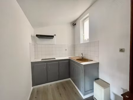 location appartement 1 pièce 19 m² à castelnaudary (11400)  300 €