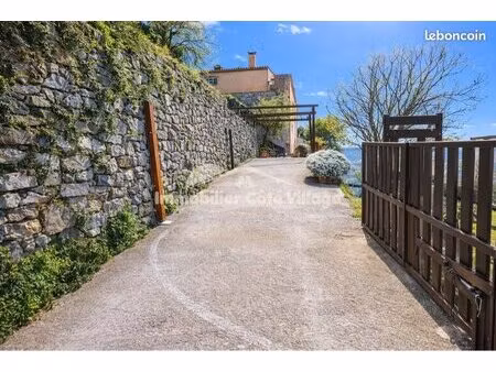 beaucoup de quiétude pour cette propriété avec villa de 150m