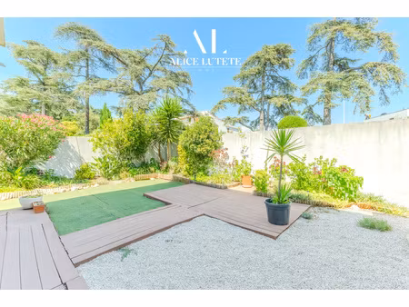 oasis - t2 de 40 m² avec jardin de 100 m² et parking