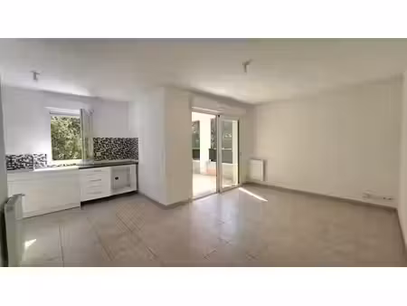 appartement 3 pieces 66m² - terrasse - 2 places de parking