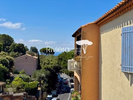 t2 au cœur du village avec place de parking