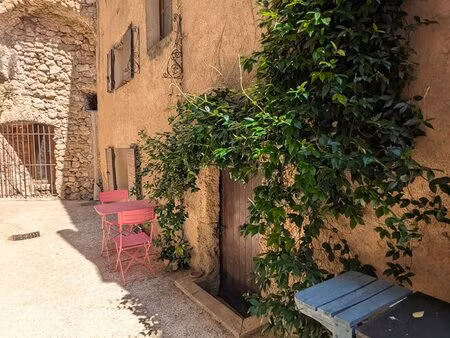 villecroze  charmante maison de village de 100 m²  4 pièces et mezzanine
