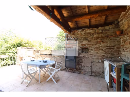 maison familiale avec terrasse  caves et jardinet