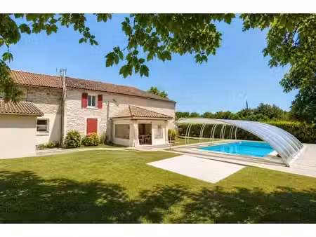 vente maison 6 pièces 203 m² à romazières (17510)  189 000 €