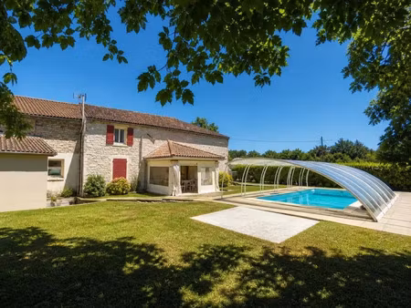 vente maison 6 pièces 203 m² à romazières (17510)  199 000 €